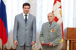 Губернатор Челябинской области вручил награды магнезитовцам